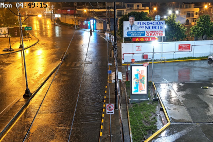 Los reportes de emergencias se fueron ampliando durante la madrugada. A la 01:45