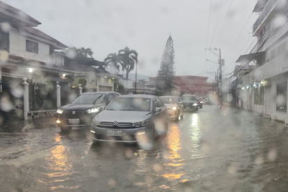 Las lluvias han inundado varios sectores de Guayaquil.