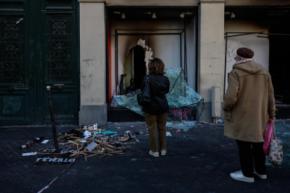 Los saqueos y ataques contra establecimientos comerciales llevaron al Gobierno francés a activar un mecanismo de protección del empleo.