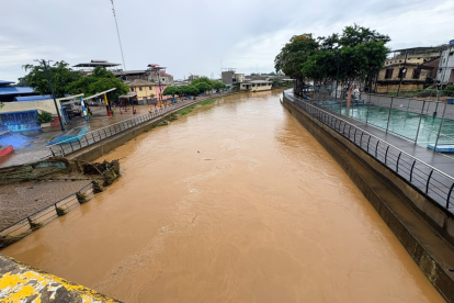 La parroquia Tenguel fue afectada por el desbordamiento del río del mismo nombre.