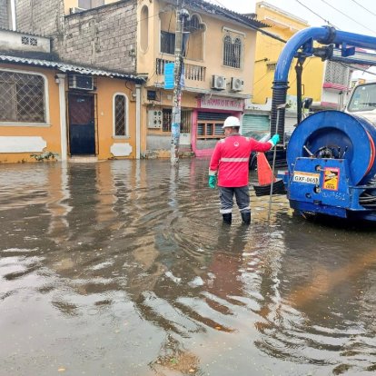 En ciudadelas como Sauces 6, las calles han quedado completamente inundadas.