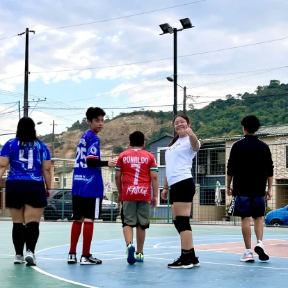 Aunque aún disfrutan jugar, hacer deporte y compartir con sus amigos, la inseguridad forma parte de las preocupaciones cotidianas de muchos adolescentes en Guayas.