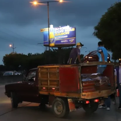 Tras días de espera, los familiares de los desaparecidos en Daule se los llevan a casa.