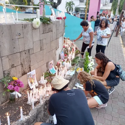 Ciudadanos rindieron un homenaje a Monika Silva en Manglaralto.