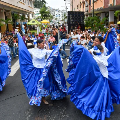 Arte. Cientos de artistas participaron de las presentaciones durante la feria.