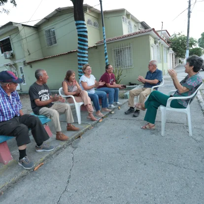 Vecinos. Los residentes de Sauces 1 llevan más de una década conociéndose y articulando acciones para preservar el barrio, socializando actividades y medidas de seguridad.