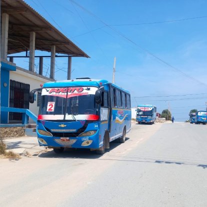 Los buses urbanos en La Libertad trabajan a medias debido al no aumento en el valor del pasaje