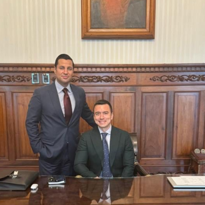 Daniel Noboa junto a Michele Sensi-Contugi en su despacho oficial, en una imagen de archivo.
