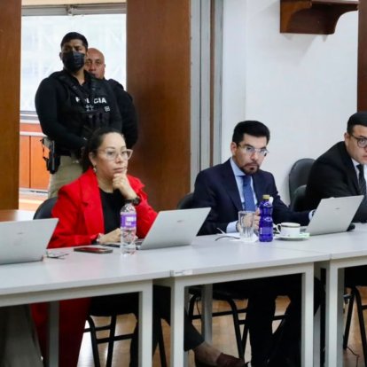 El fiscal general del Estado, Carlos Alarcón, expuso los elementos de convicción para la vinculación de diez personas al caso Progen.