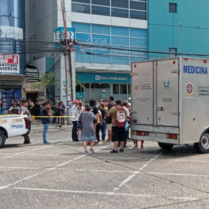 El crimen de las tres personas se cometió en un sector donde hay establecimientos de entretenimiento.
