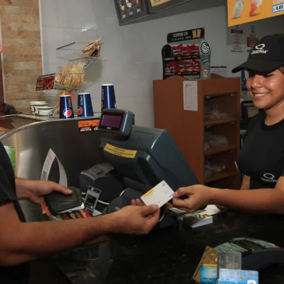 La experta señala que el 40 % es el máximo del cupo asignado que se debe usar para mantener el endeudamiento bajo control.