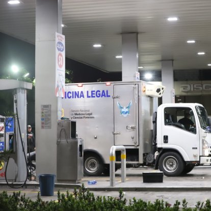 La Policía Nacional acudió a una gasolinera de Portete tras el asesinato de un hombre de aproximadamente 30 años.