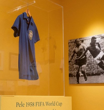 La prenda azul y con un 10 en el reverso era la estrella de una subasta de objetos históricos del fútbol y partía con una estimación en torno a los seis millones de dólares,