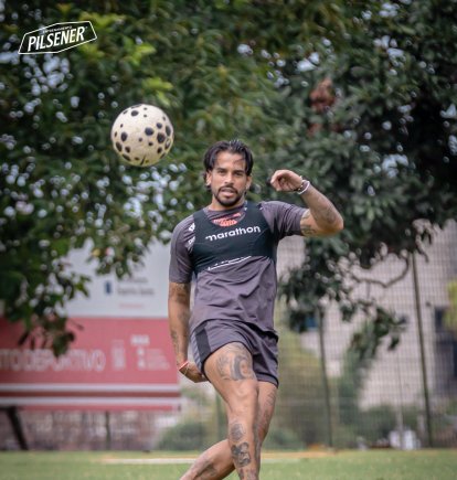 Cristian Javier Báez defensa paraguayo de Barcelona SC.
