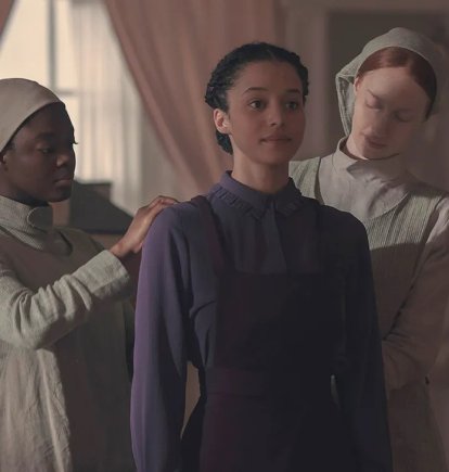 Basada en la novela homónima publicada por Margaret Atwood en 2019, Los testamentos se sitúa en el mismo universo que El cuento de la criada.