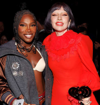 Lady Gaga y Doechii durante los iHeartRadio Music Awards de 2025.