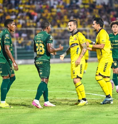 Darío Benedetto en un pasaje del partido ante Orense, el Pipa hizo el gol de Barcelona SC.