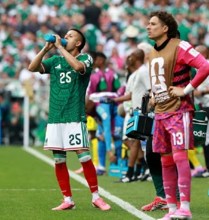 Las pausas de hidratación se empezaron a implementar obligatoriamente en el actual torneo de la FIFA en los minutos 22 de cada tiempo de juego.