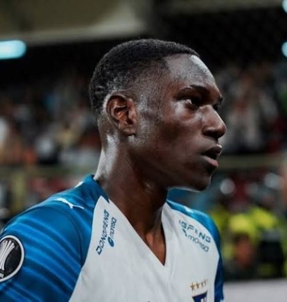 Josué Caicedo destaca como lateral izquierdo.