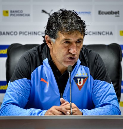 Patricio Hurtado dirigirá a Liga hoy ante Leones, tras la salida de Tiago Nunes de la dirección técnica.