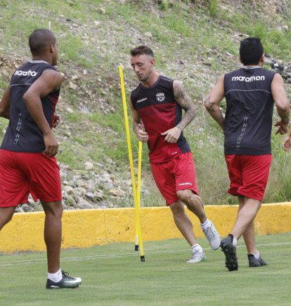 Damián Díaz (c) cumplirá su tercer ciclo con Barcelona SC.