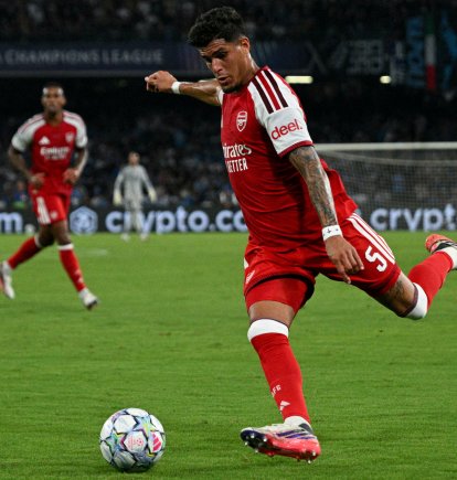 Piero Hincapié fue titular en el partido de Arsenal ante Napoli, por la Champions League.