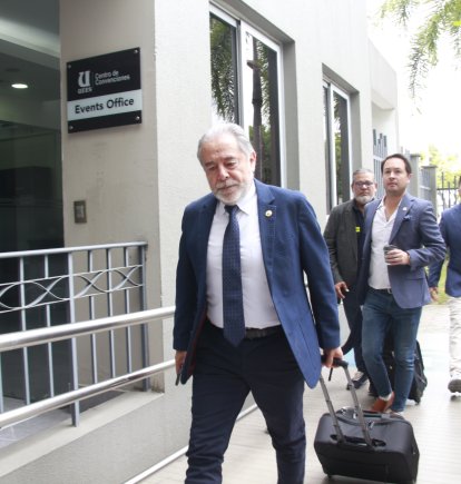 Isaac Álvarez, presidente de Liga, en su llegada al Consejo de Presidentes de LigaPro.