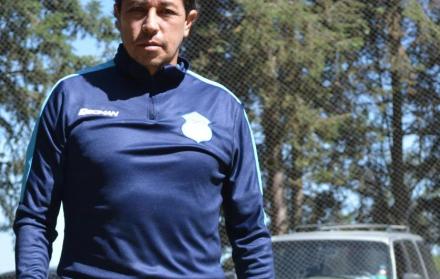 Paúl Vélez, técnico de Macará, no estuvo de acuerdo con las expresiones de Ismael Rescalvo. 