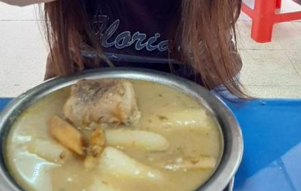 Degustar. Carla Almeida es una asidua clienta que acude a degustar el plato costeño.