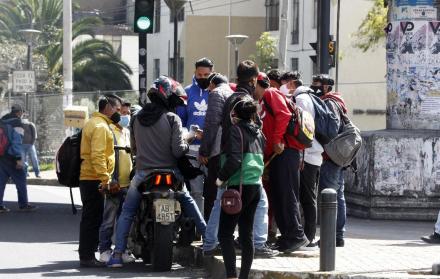 Los incumplimientos y las aglomeraciones se mantienen en Quito