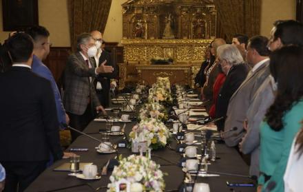 Los legisladores de la ID acudieron al palacio de Carondelet, en Quito, para hablar sobre el subsidios a los combustibles, el plan de desarrollo económico y más.