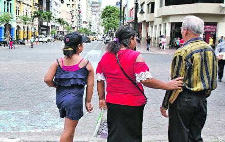 calle 9 de octubre guayaquil peatones