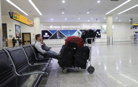 Arreglos en la pista de aterrizaje de Guayaquil