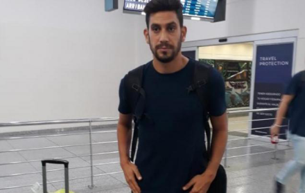 El uruguayo Bruno Piñatares luego de su arribo a Guayaquil para firmar con Barcelona.