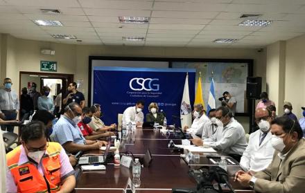 Mesa del COE Cantonal de Guayquil en reunión, en el norte de la ciudad.