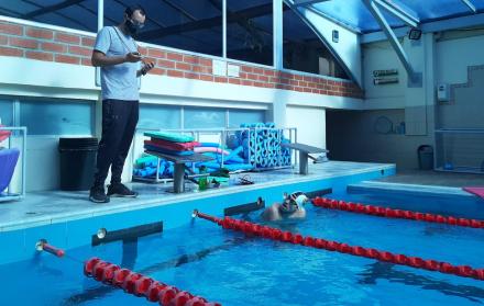 esteban-enderica-piscina-deporte-natación