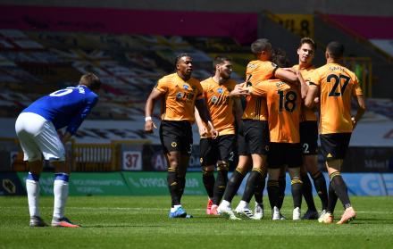 Wolverhampton+Fútbol+Campana+Inglaterra