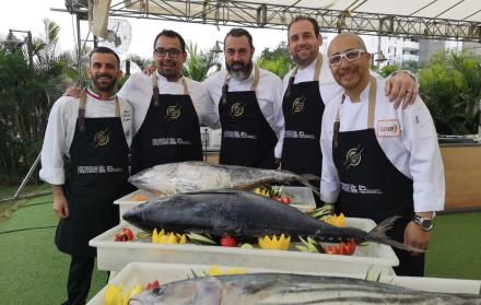 Los cuatro jueces junto a Carlos Gallardo (gafas), organizador del evento.