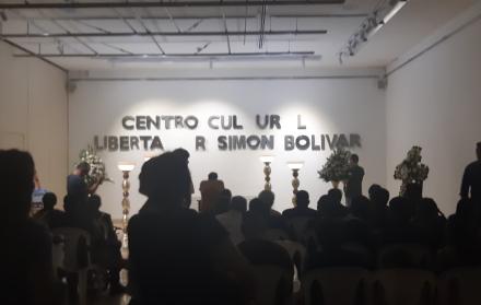 Las letras se expusieron a manera de velorio.