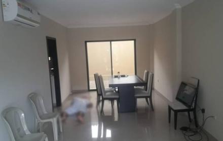 El ataque ocurrió mientras los nietos de la pareja estaban en la casa.