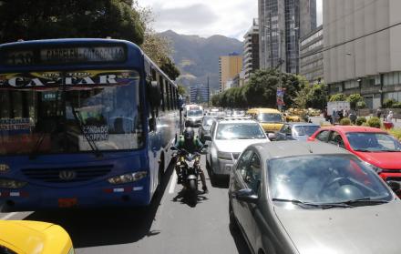 ‘Hoy no circula’ se aplica actualmente en función del último dígito de la placa de los vehículos.