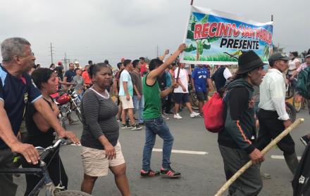 Los manifestantes fueron recibidos en El Triunfo entre gritos y aplausos.