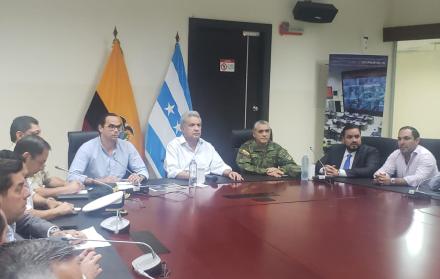 Rueda de prensa en la sala de crisis del ECU 911 de Samborondón.