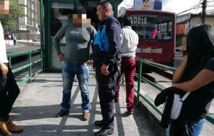Una mujer que se movilizaba en el vehículo denunció el robo.