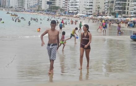 Inocar sugirió a las personas no ingresar al mar solos y, en lo posible, mantenerse en el área destinada para bañistas.