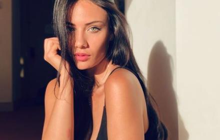 Sharon fue Reina de la Policía y actuó en la cinta ‘Sé que viene a matarme’.