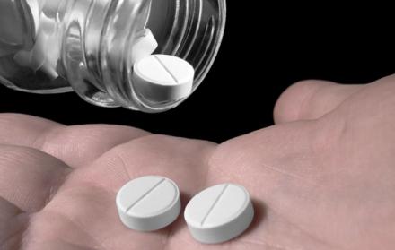 El paracetamol es un analgésico que está indicado para dolores de cabeza, fiebres leves y malestar en general.