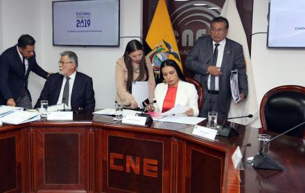 Imagen de archivo. La mayoría del CNE conformada por la presidenta Diana Atamaint y los consejeros Esthela Acero y José Cabrera viajarán el domingo próximo directamente a Washington.