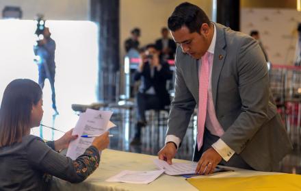 Ronny Aleaga presentó una moción para tratar una denuncia de corrupción contra el presidente Lenín Moreno. Finalmente, esta fue rechazada.