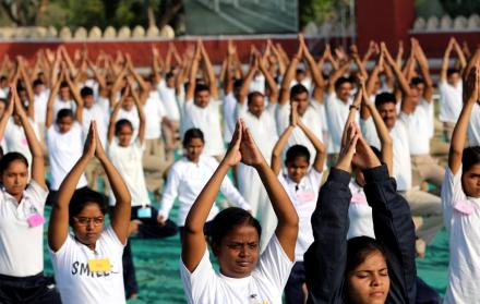 India celebra el Día Internacional del Yoga 